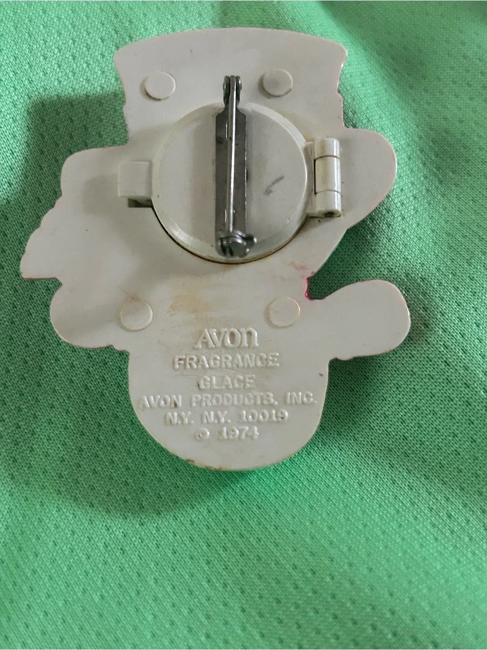 Vintage 1974 Avon Wee Willy Snowman Pin. Little compartment opens in the back.